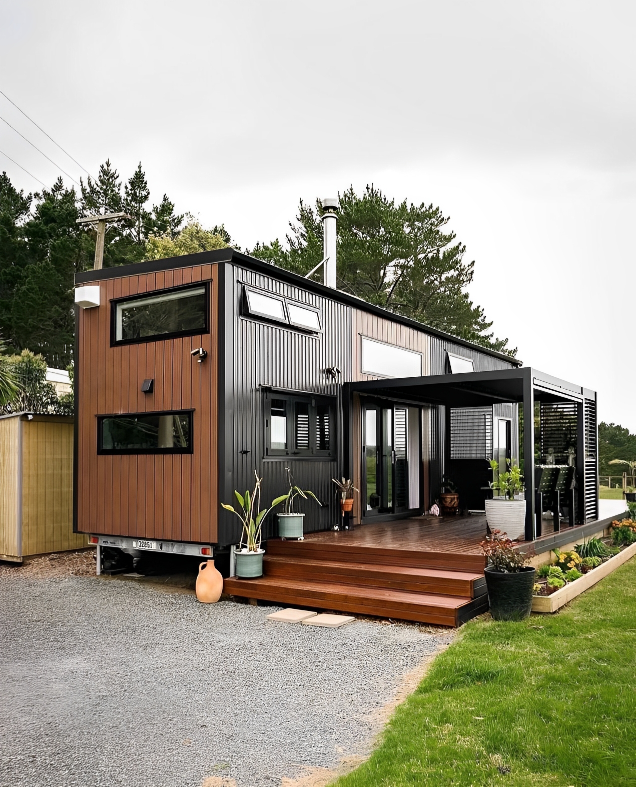 Luxury 40ft prefab container house with easy-folding sandwich panels. - M-W Containers
